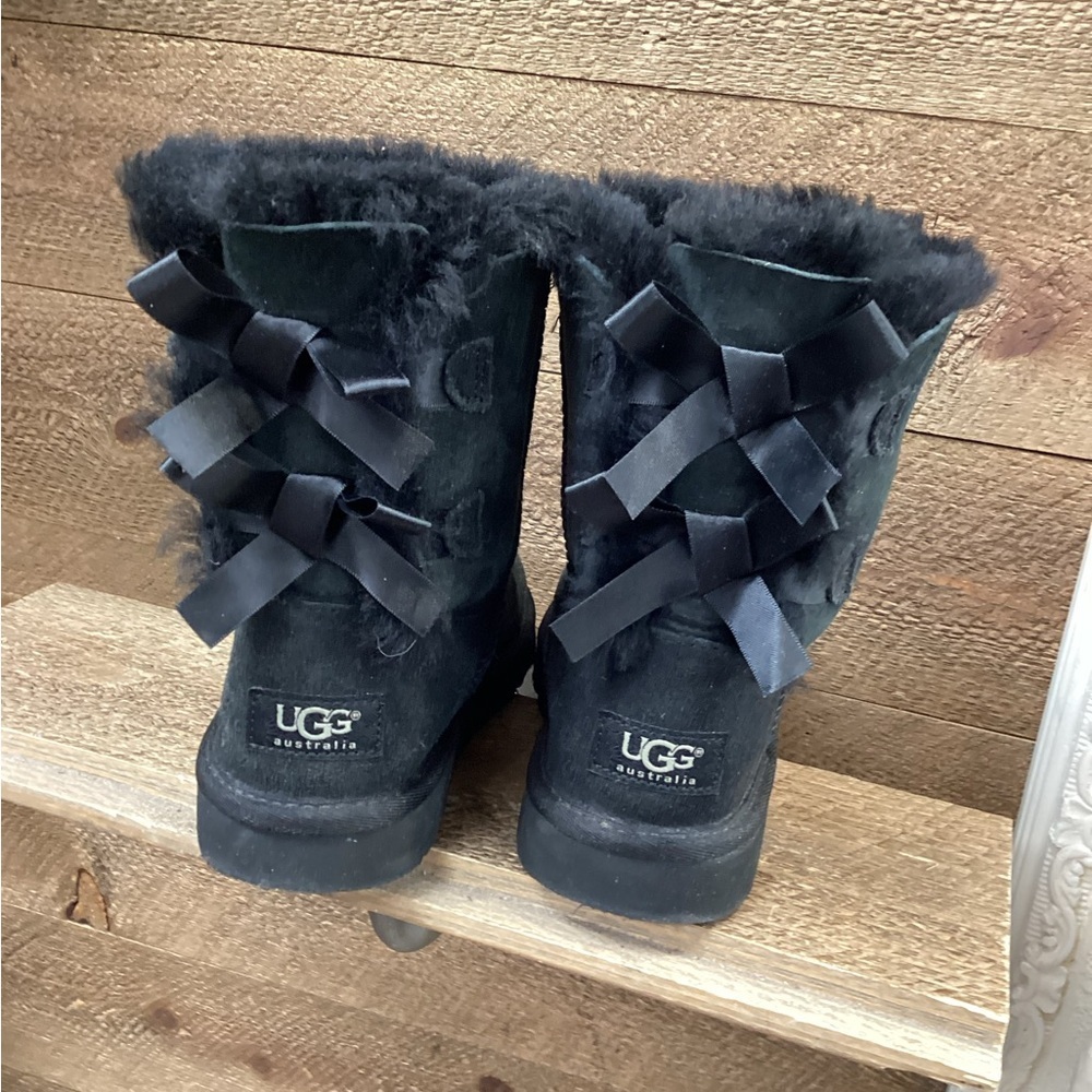 UGG Bailey Bow Black Suede Shearling Boots | Kids 3Y (Estimated) - Picture 2 of 8